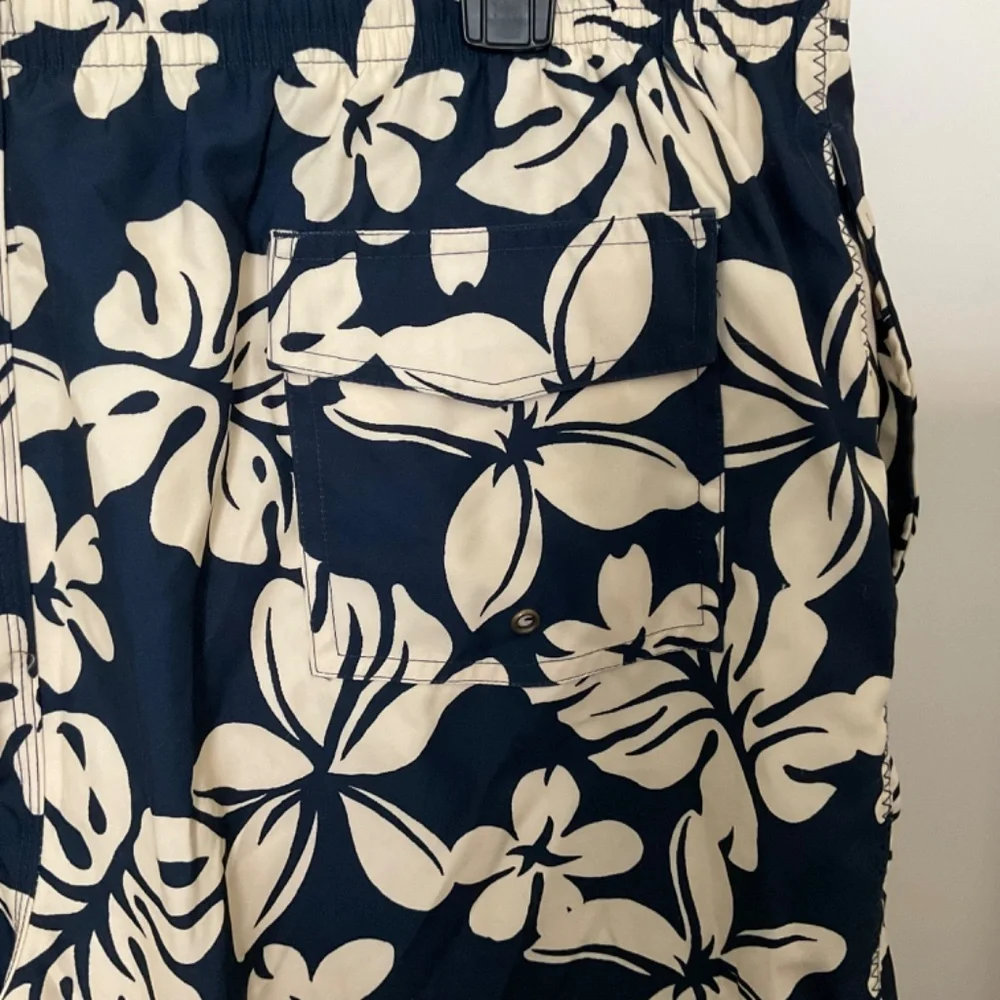 Duke‎ Hawaii Floral Print Tropical Swim Trunks - Navy and Cream - Size XL